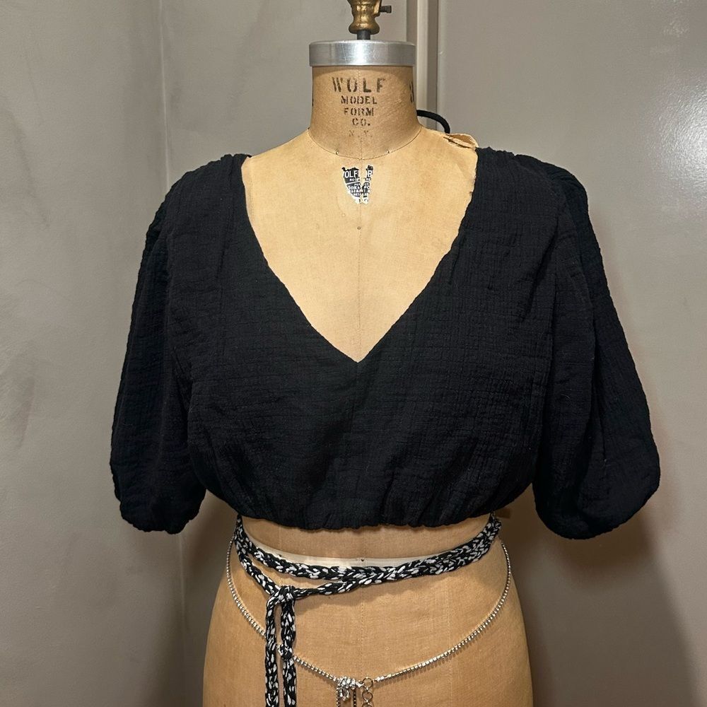 H&M Black 3/4 Sleeve Crop Blouse